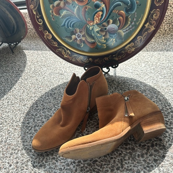 Cute Suede Ankle boots - Picture 2 of 3